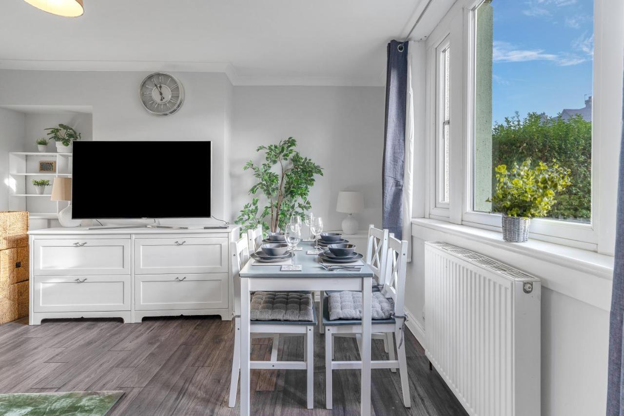 Modern & Spacious 2 Bedroom House - Free Parking - Front & Back Garden - Private Main Door Entrance * Édimbourg
